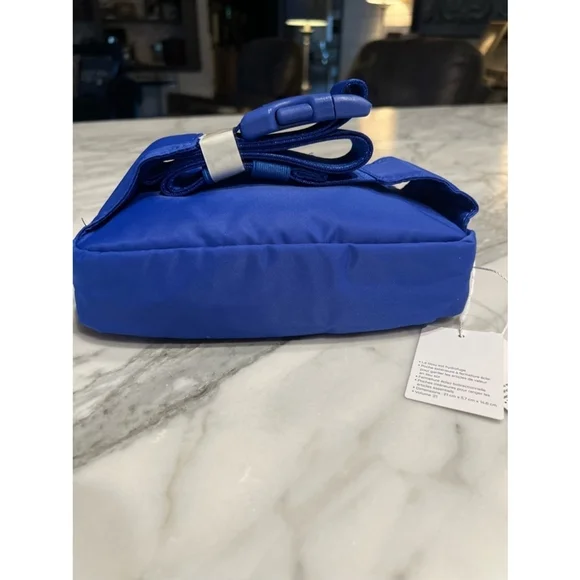 NWT Lululemon 2L Everywhere Belt Bag Large Blue - Picture 7 of 10